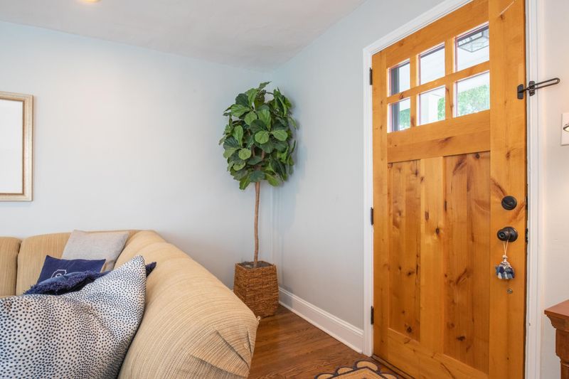 2711 Gordon St, Raleigh, NC 27608