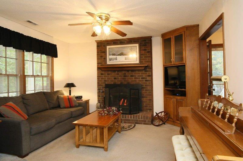 2712 Brantley Dr, Apex, NC 27539