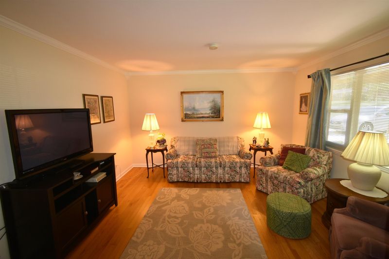2712 Fairlawn Rd, Durham, NC 27705