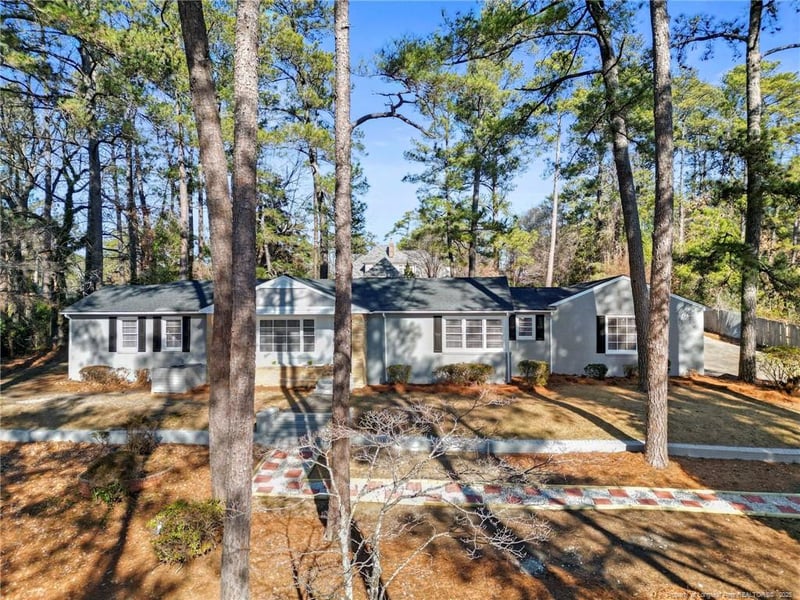 2712 Morganton Rd, Fayetteville, NC 28303