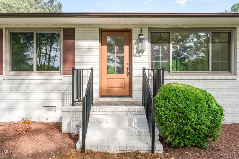 2712 Nc 57 , Hillsborough, NC 27278