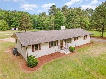 2712 Nc 57 , Hillsborough, NC 27278