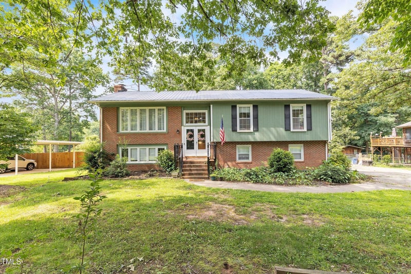 2712 Pebblebrook Dr, Sanford, NC 27330