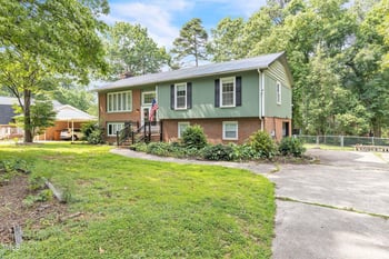 2712 Pebblebrook Dr, Sanford, NC 27330