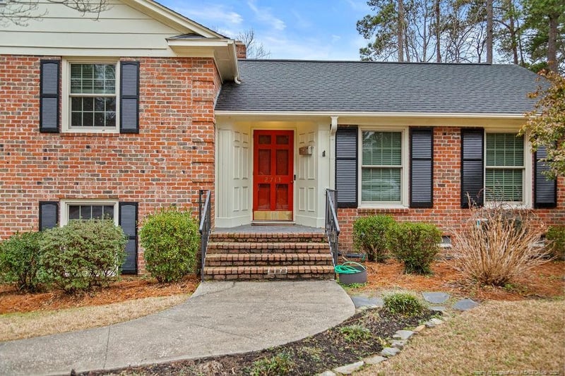 2713 Millbrook Rd, Fayetteville, NC 28303