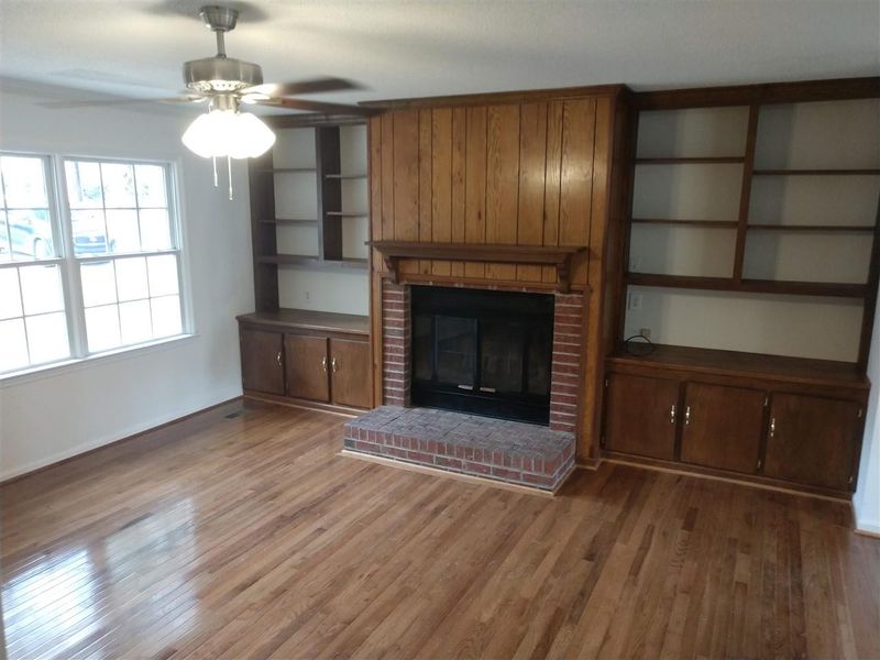 2714 Woodmont Dr, Durham, NC 27705
