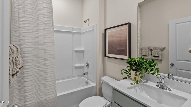 2715 Burgess Dr, Mebane, NC 27302