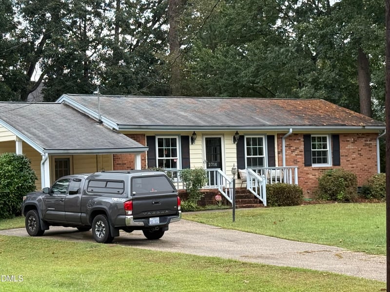 2716 Dove Ln, Raleigh, NC 27604