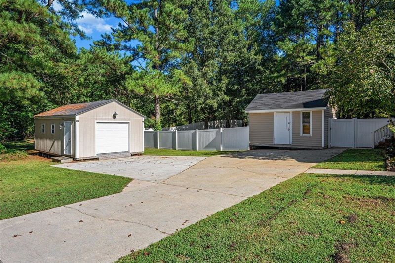 2716 Stageline Dr, Raleigh, NC 27603