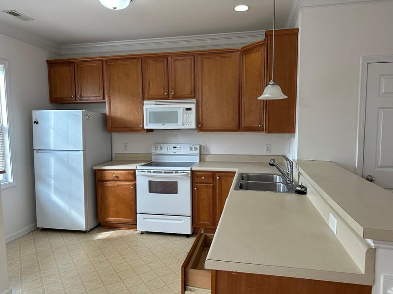 2717 Andover Glen Rd, Raleigh, NC 27604