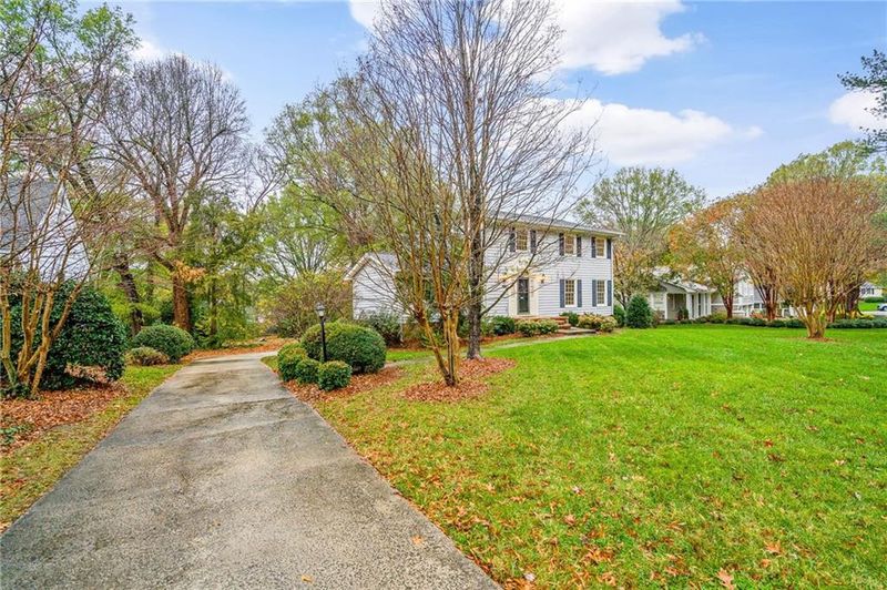 2717 Bedford St, Burlington, NC 27215