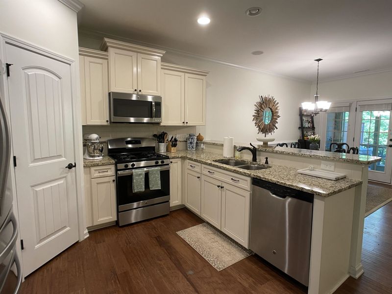 2717 Cypress Pointe Ln, Raleigh, NC 27614