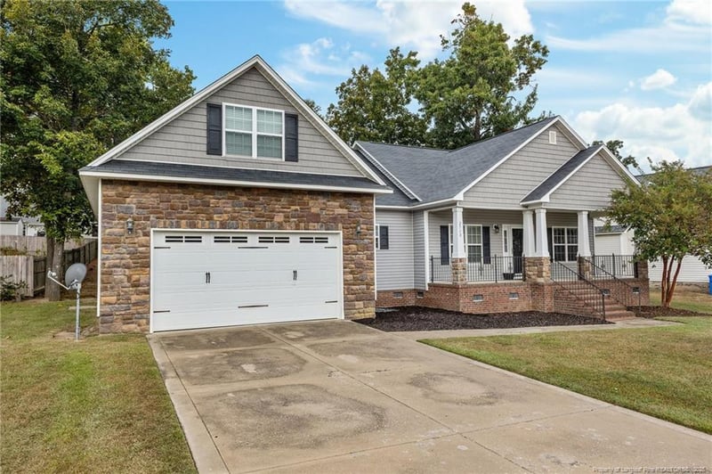 2718 De Koven Dr, Fayetteville, NC 28306