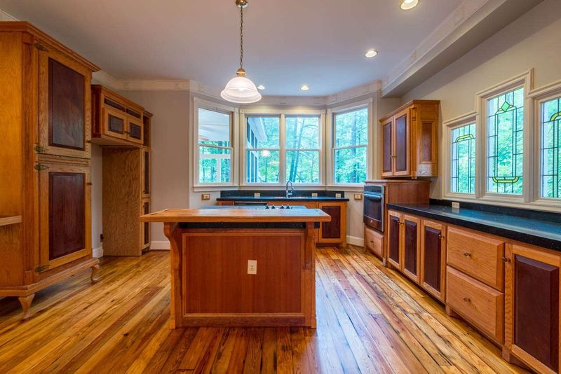 2718 Tanglewood Dr, Durham, NC 27705