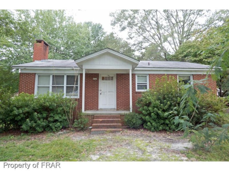 2720 Academy St, Sanford, NC 27332