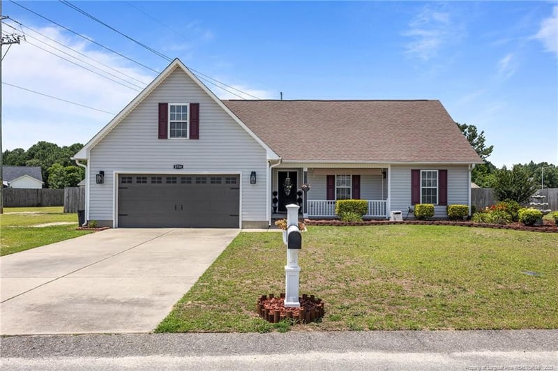2720 Daniel Boone Ln, Hope Mills, NC 28348