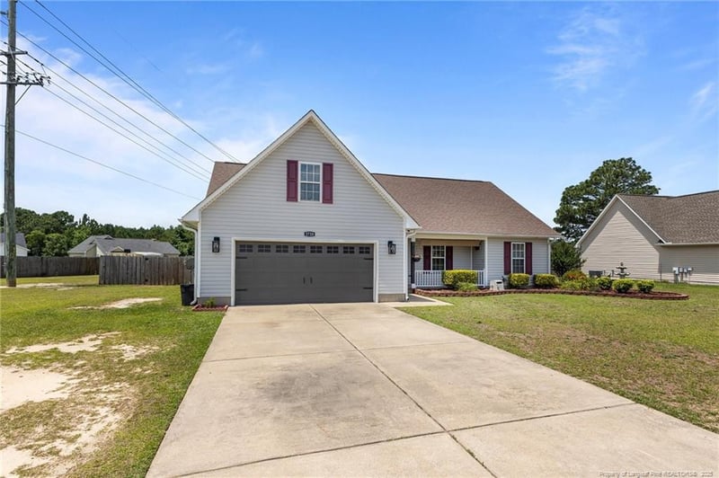 2720 Daniel Boone Ln, Hope Mills, NC 28348