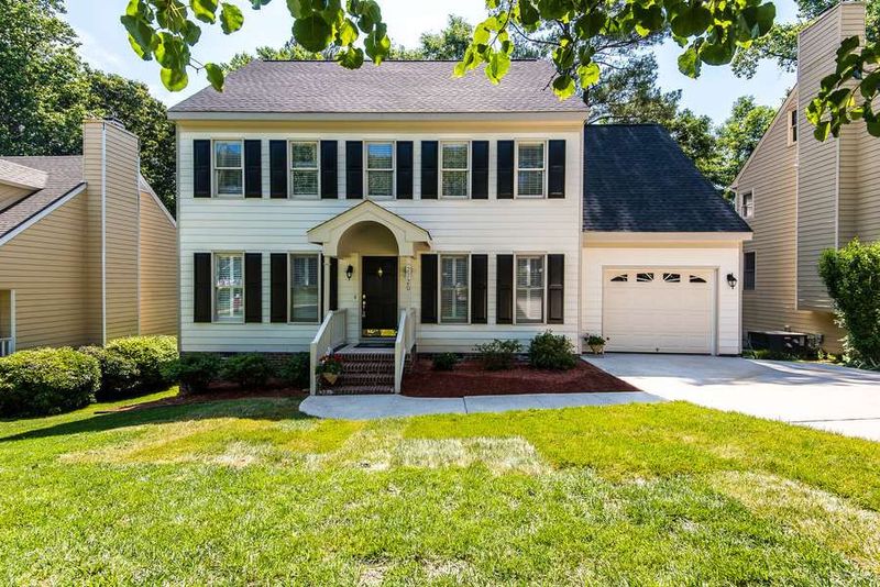 2720 Moorsfield Ct, Raleigh, NC 27604