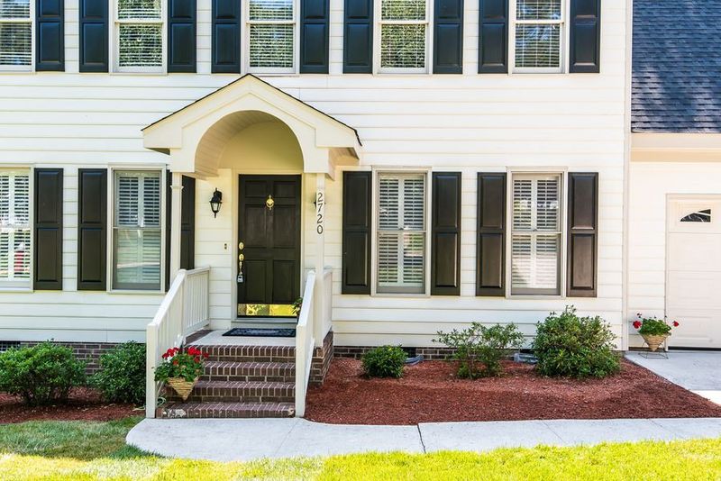 2720 Moorsfield Ct, Raleigh, NC 27604