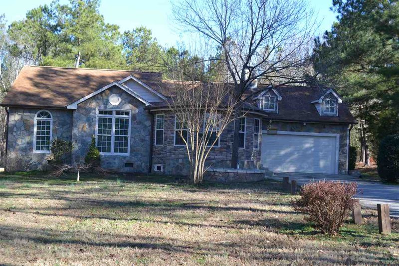 2720 Stageline Dr, Raleigh, NC 27603