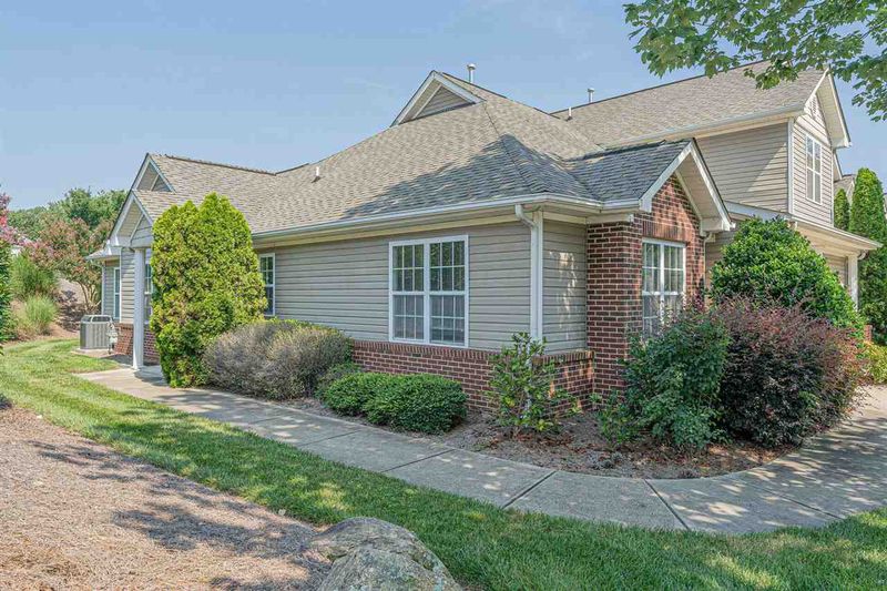 2721 Andover Glen Rd, Raleigh, NC 27604