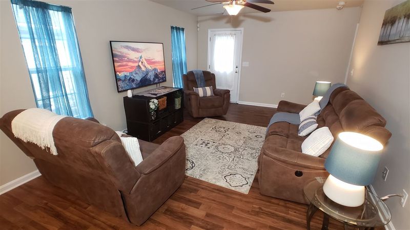 2721 Erinridge Rd, Raleigh, NC 27610