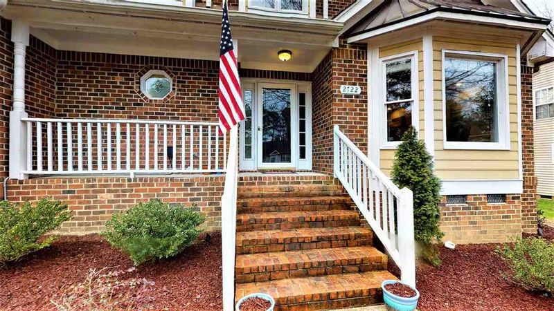 2722 Waters Edge Dr, Sanford, NC 27330