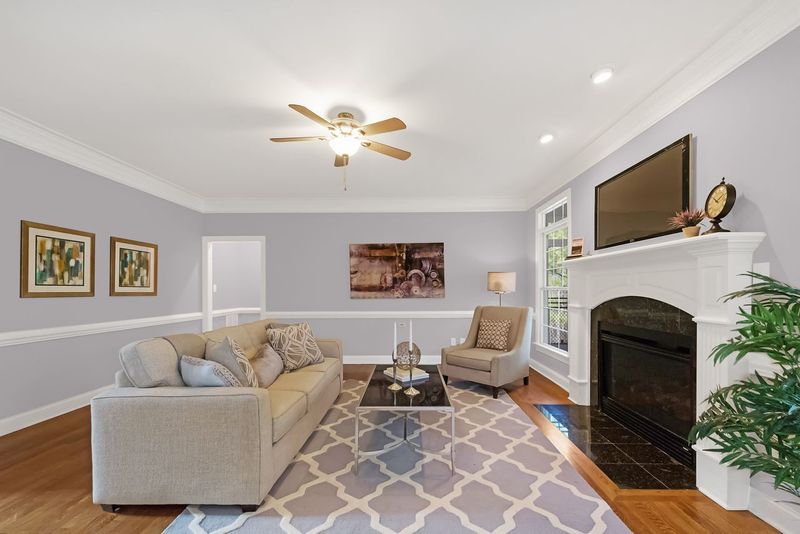 2725 Cameron Pond Dr, Cary, NC 27519