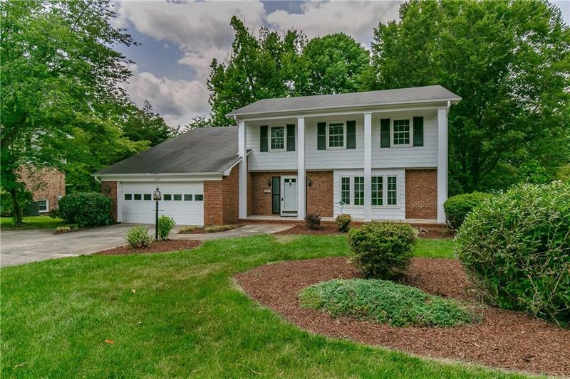 2725 Edgewood Ave, Burlington, NC 27215