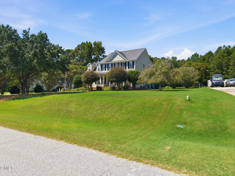 2725 Lautenberg Ln, Willow Springs, NC 27592