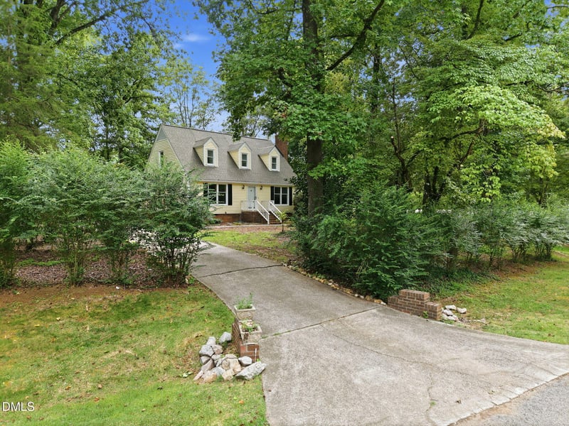 2725 Panther Dr, Raleigh, NC 27603