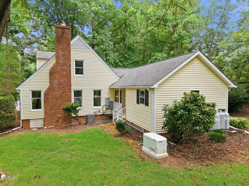 2725 Panther Dr, Raleigh, NC 27603