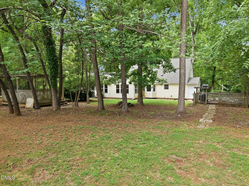 2725 Panther Dr, Raleigh, NC 27603
