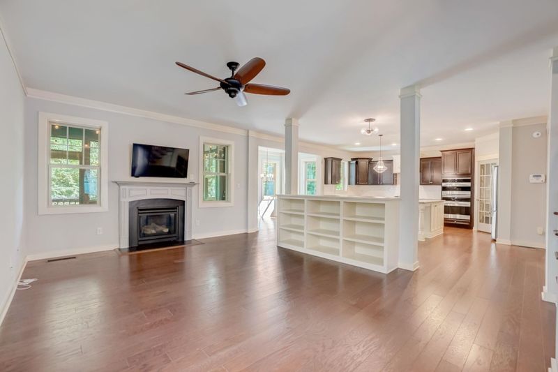 2727 Cameron Pond Dr, Cary, NC 27519