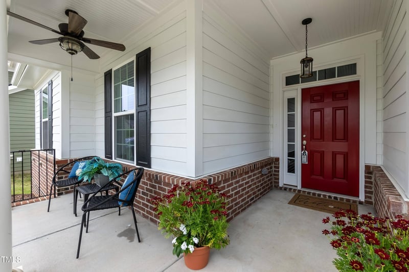 273 Scarlet Tanager Cir, Holly Springs, NC 27540