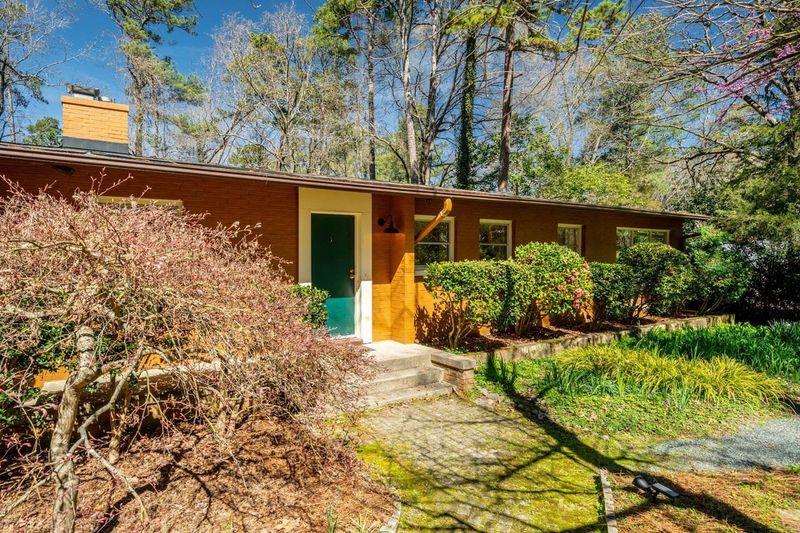 2732 Dogwood Rd, Durham, NC 27705