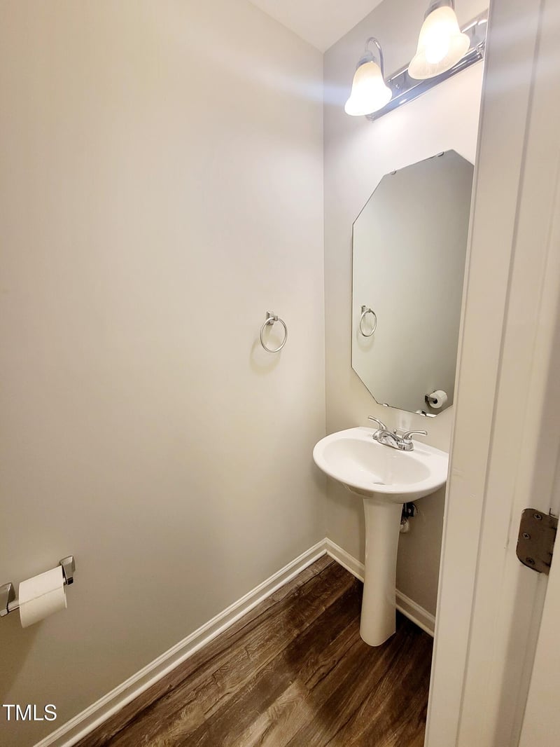 2732 Maybrook Crossing Dr, Raleigh, NC 27610