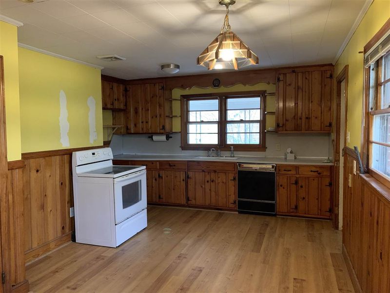2732 Woodmont Dr, Durham, NC 27705