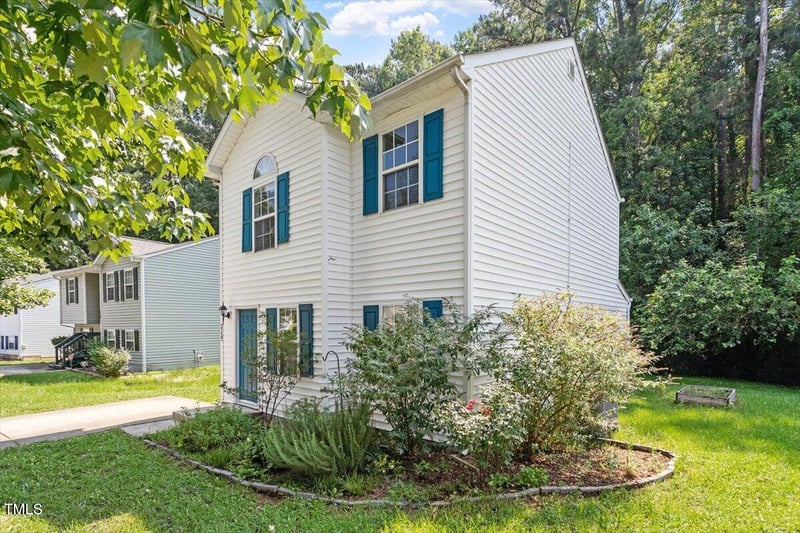 2733 Midway Park Ct, Raleigh, NC 27610