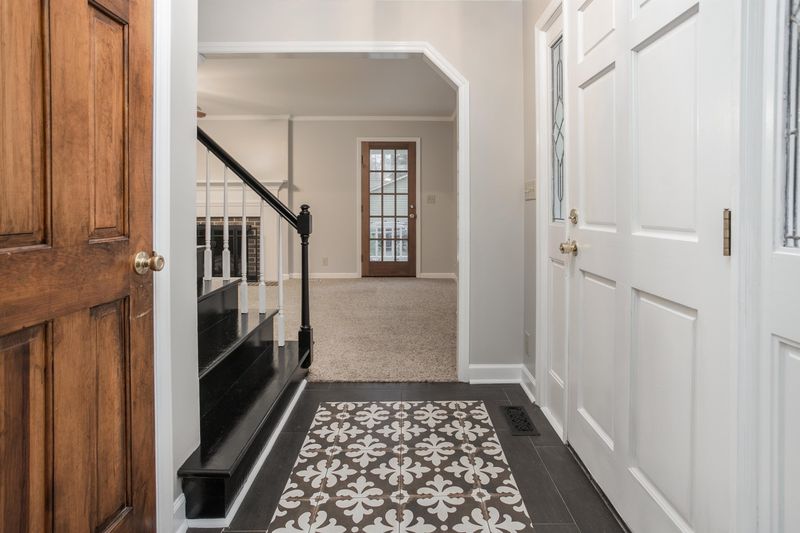 2735 Crescent Hill Ct, Mebane, NC 27302