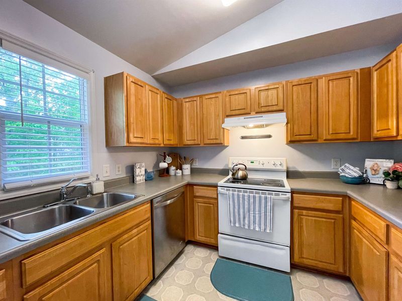 2736 Dillon Ct, Creedmoor, NC 27522