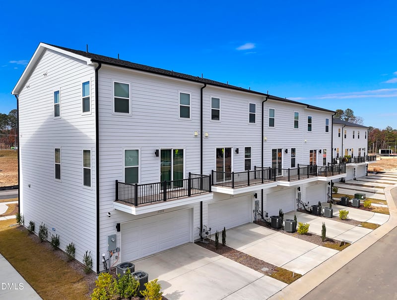 2736 Kempthorne Rd, Cary, NC 27519
