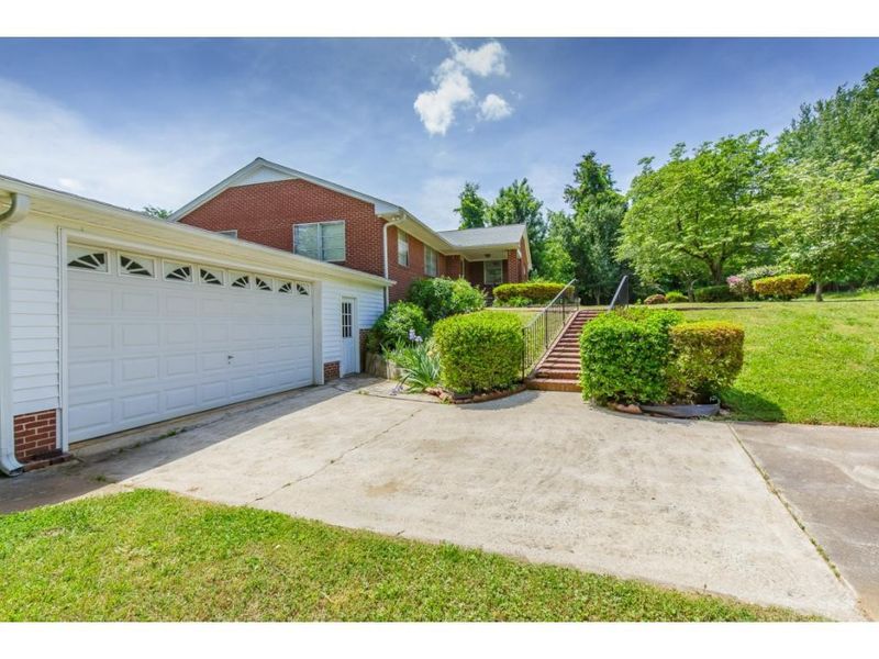 2736 May Dr, Burlington, NC 27215