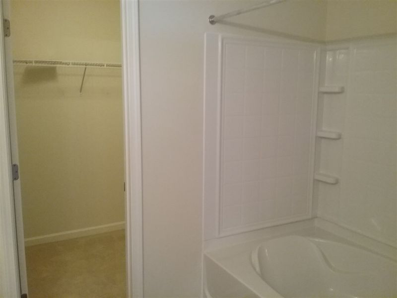 2736 Maybrook Crossing Dr, Raleigh, NC 27610