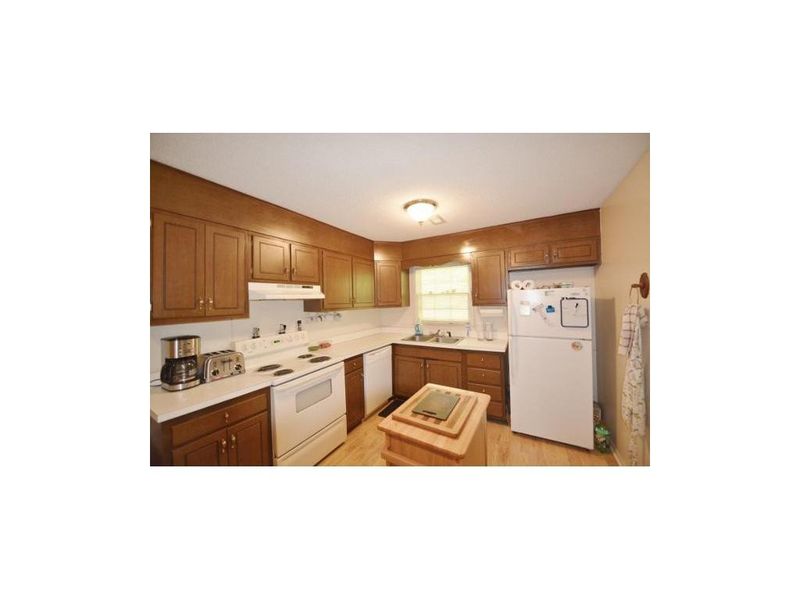 2736 Westchester Dr, Burlington, NC 27217