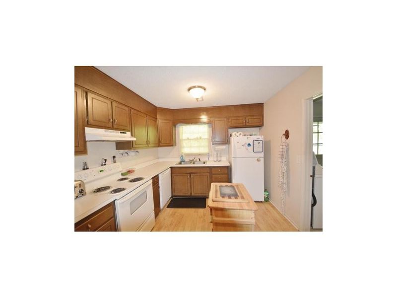 2736 Westchester Dr, Burlington, NC 27217