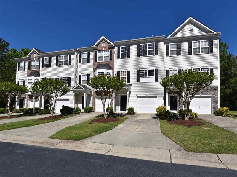 2736 Wyntercrest Ln, Durham, NC 27713
