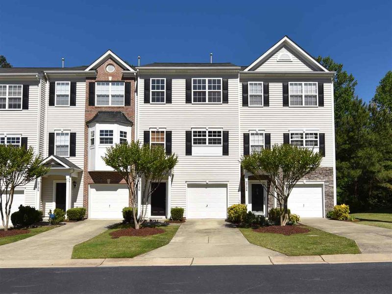 2736 Wyntercrest Ln, Durham, NC 27713