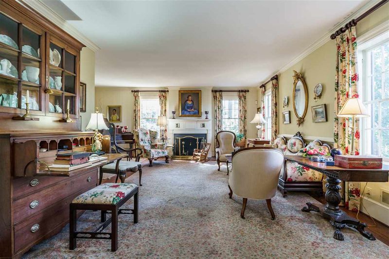 2744 Lakeview Dr, Raleigh, NC 27609