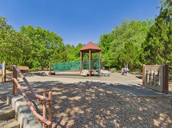 2748 Andover Glen Rd, Raleigh, NC 27604